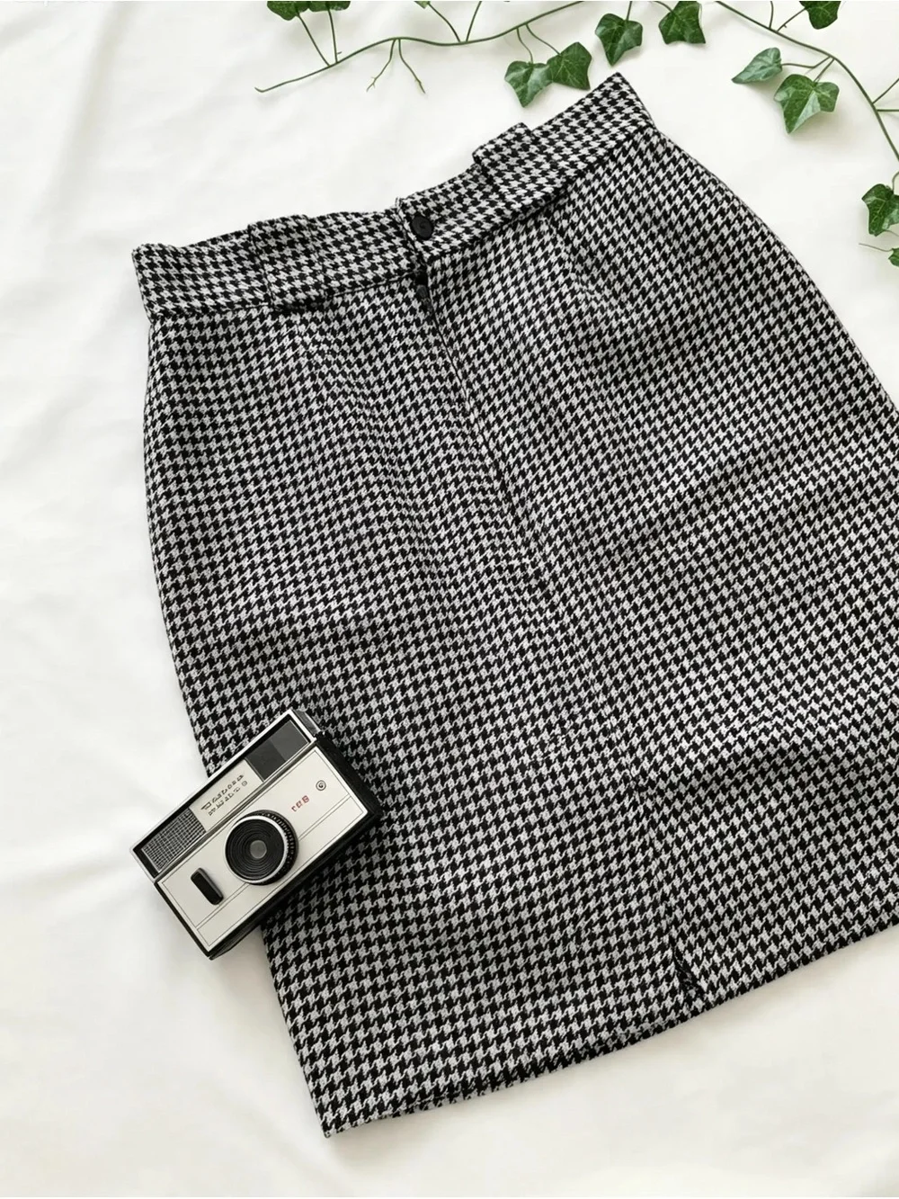 Retro 90s Classic Wool Blend Mini Pencil Skirt